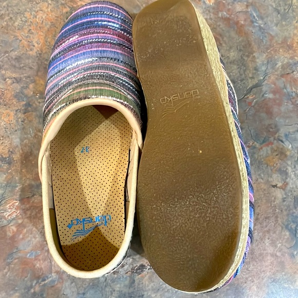 Excellent Vegan Dansko Clogs - Picture 10 of 11